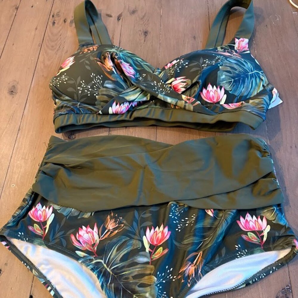 Hanna Nikole 2-piece Floral Swimsuit Size 14W EM91